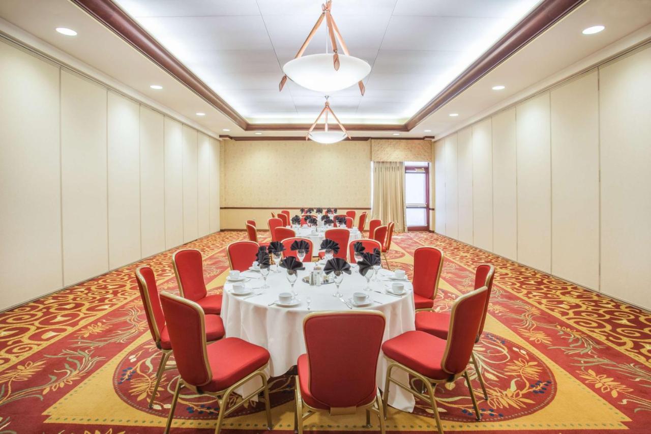 Sonesta Milwaukee West Wauwatosa Hotel Bagian luar foto