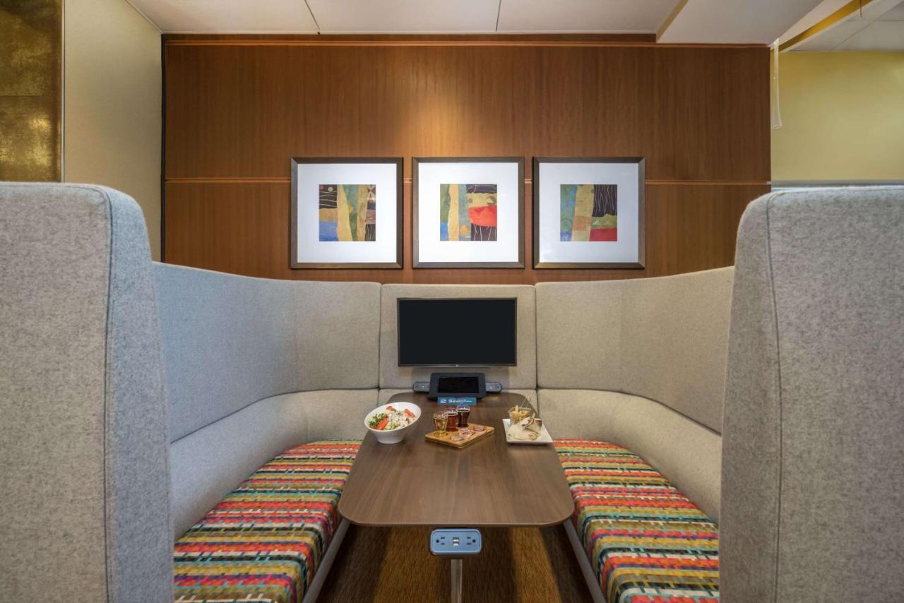 Sonesta Milwaukee West Wauwatosa Hotel Bagian luar foto