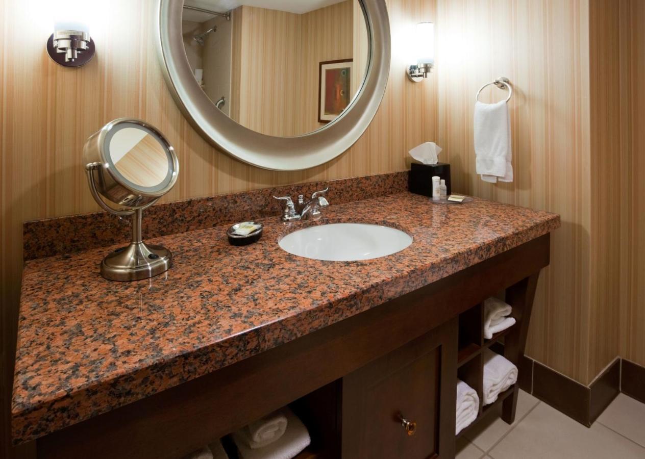 Sonesta Milwaukee West Wauwatosa Hotel Bagian luar foto